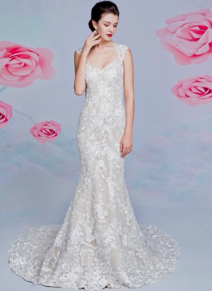 Trompetenkleid aus glitzerndem Tüll mit Illusion-Sabrina-Ausschnitt Ivory I Ivory/Nudé